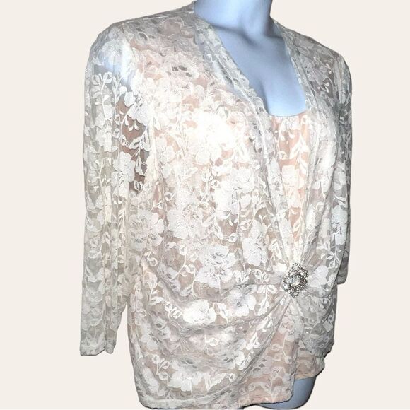 Onyx beautiful elegant cream lace top! - Picture 8 of 11